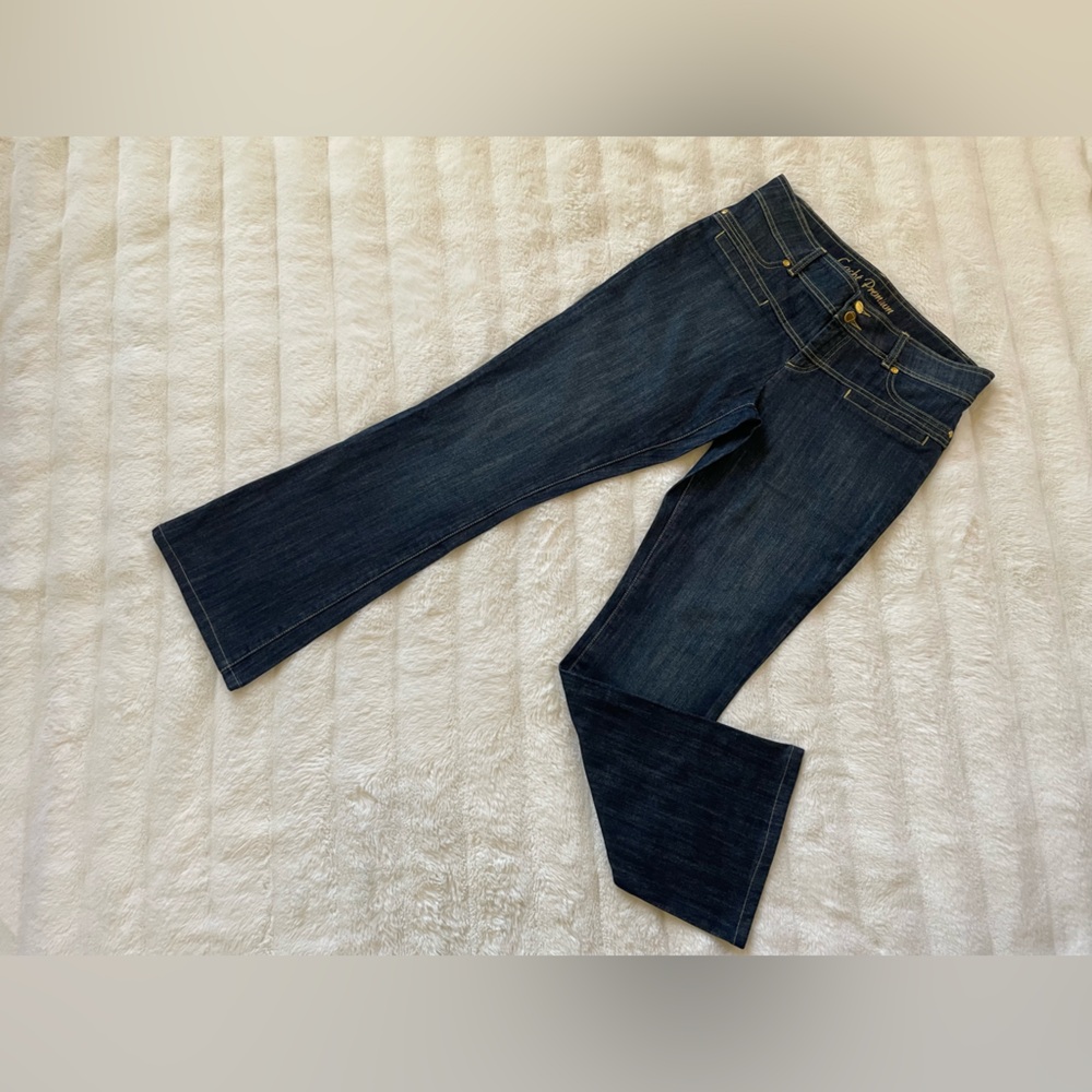 Cache Jeans.